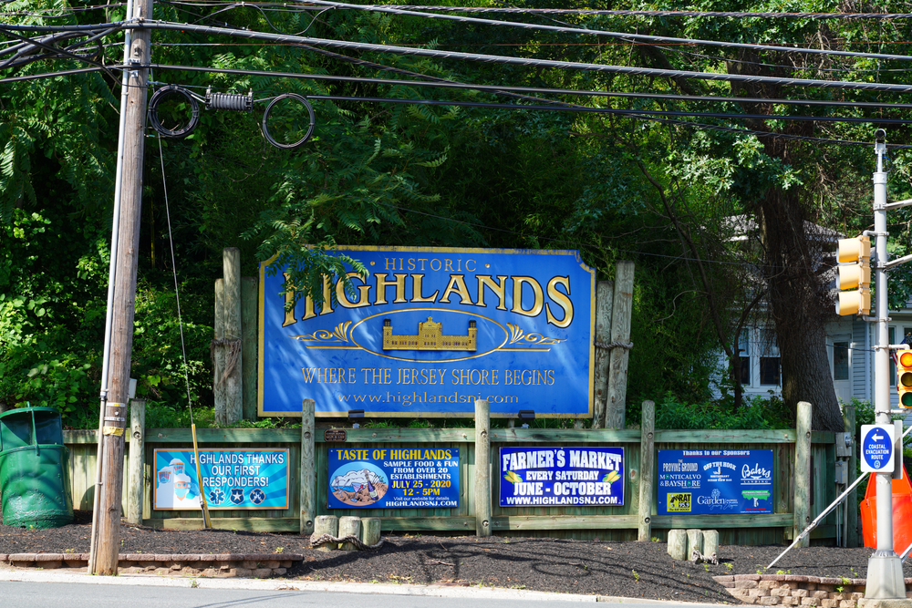 Highlands Welcome Sign
